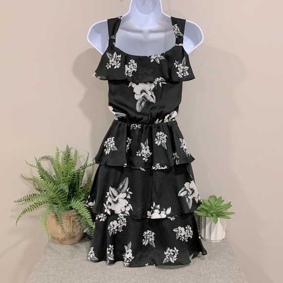 WHBM Black & White Tiered Floral Formal Dress Size 4 NEW! - Picture 3 of 10